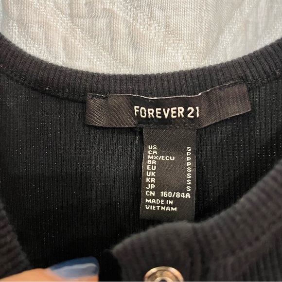 Forever 21 crop black tank - Picture 2 of 3